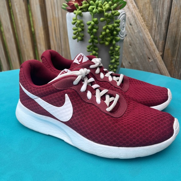 Nike Women’s Tanjun Running Sneakers size 7.5 - Picture 2 of 9